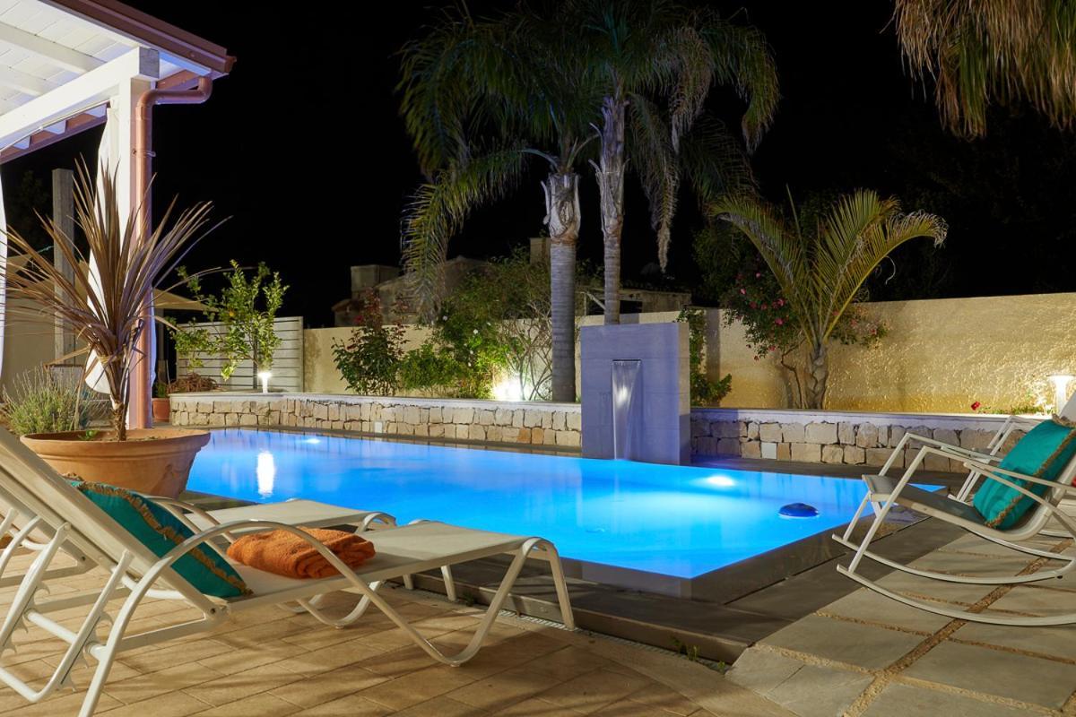 Villa Zamia Con Piscina Санта-Мария-дель-Фокалло Экстерьер фото