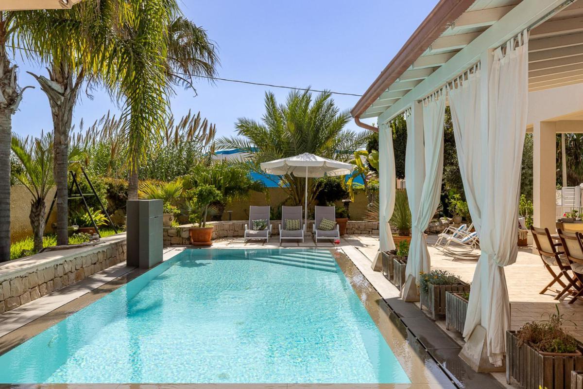Villa Zamia Con Piscina Санта-Мария-дель-Фокалло Экстерьер фото